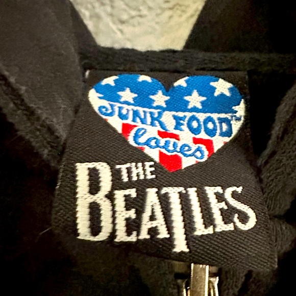 THE BEATLES (2005) Official Women's
"Sgt. Pepper's" Junk Food Hoodie Size Large - Picture 3 of 8